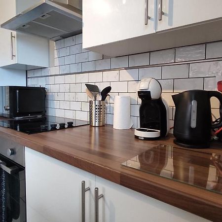 Modern 1-Bed Flat In Wigan Appartement Buitenkant foto