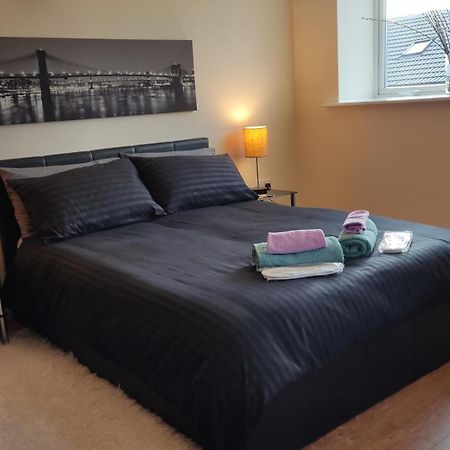 Modern 1-Bed Flat In Wigan Appartement Buitenkant foto