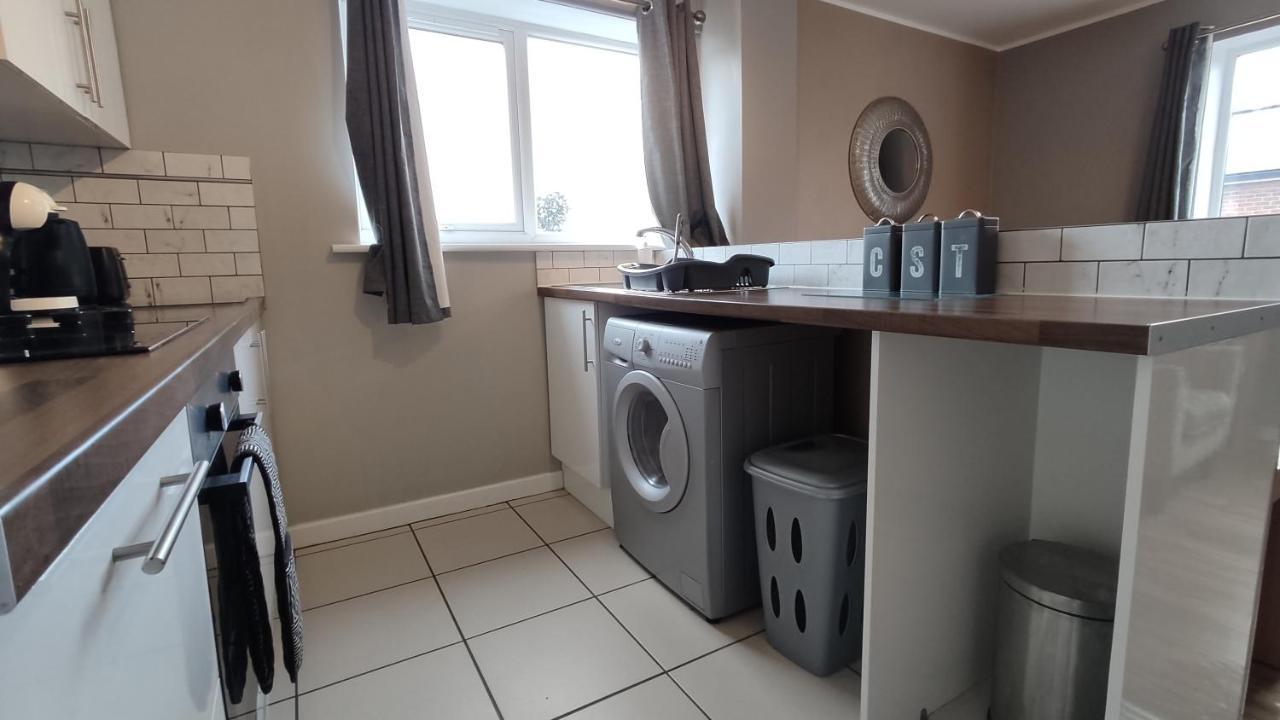 Modern 1-Bed Flat In Wigan Appartement Buitenkant foto