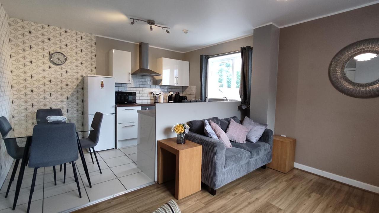 Modern 1-Bed Flat In Wigan Appartement Buitenkant foto