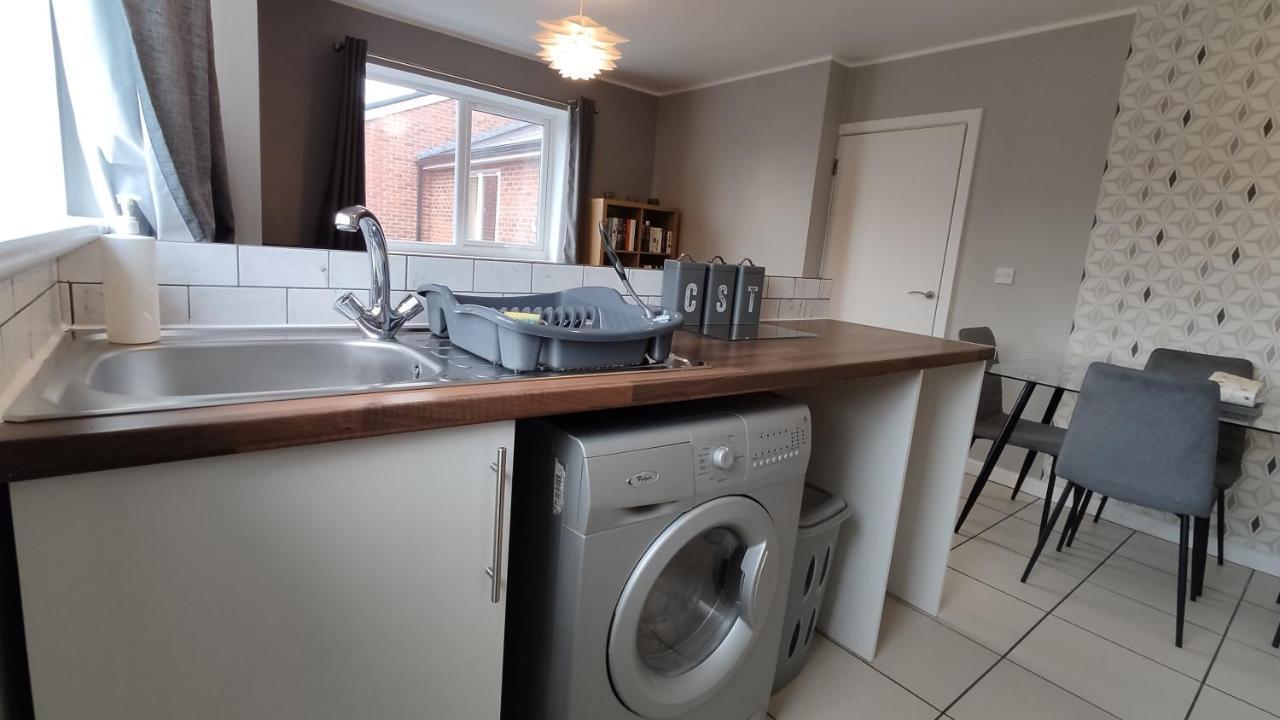 Modern 1-Bed Flat In Wigan Appartement Buitenkant foto